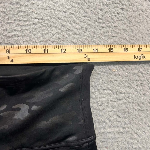 Spanx Leggings Womens Pedal Pusher Size Large Black Camo - Picture 3 of 9